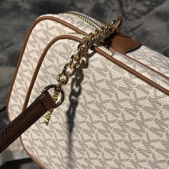 Michael Kors $398 Jet Set Travel Medium Signature Logo Crossbody Vanilla NWT - Picture 14 of 15